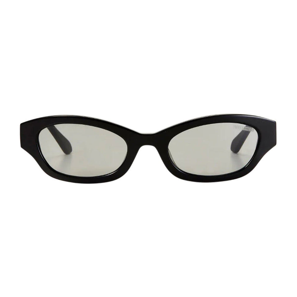 Courtney / Black & Black Lens Courtney / Black & Black Lens