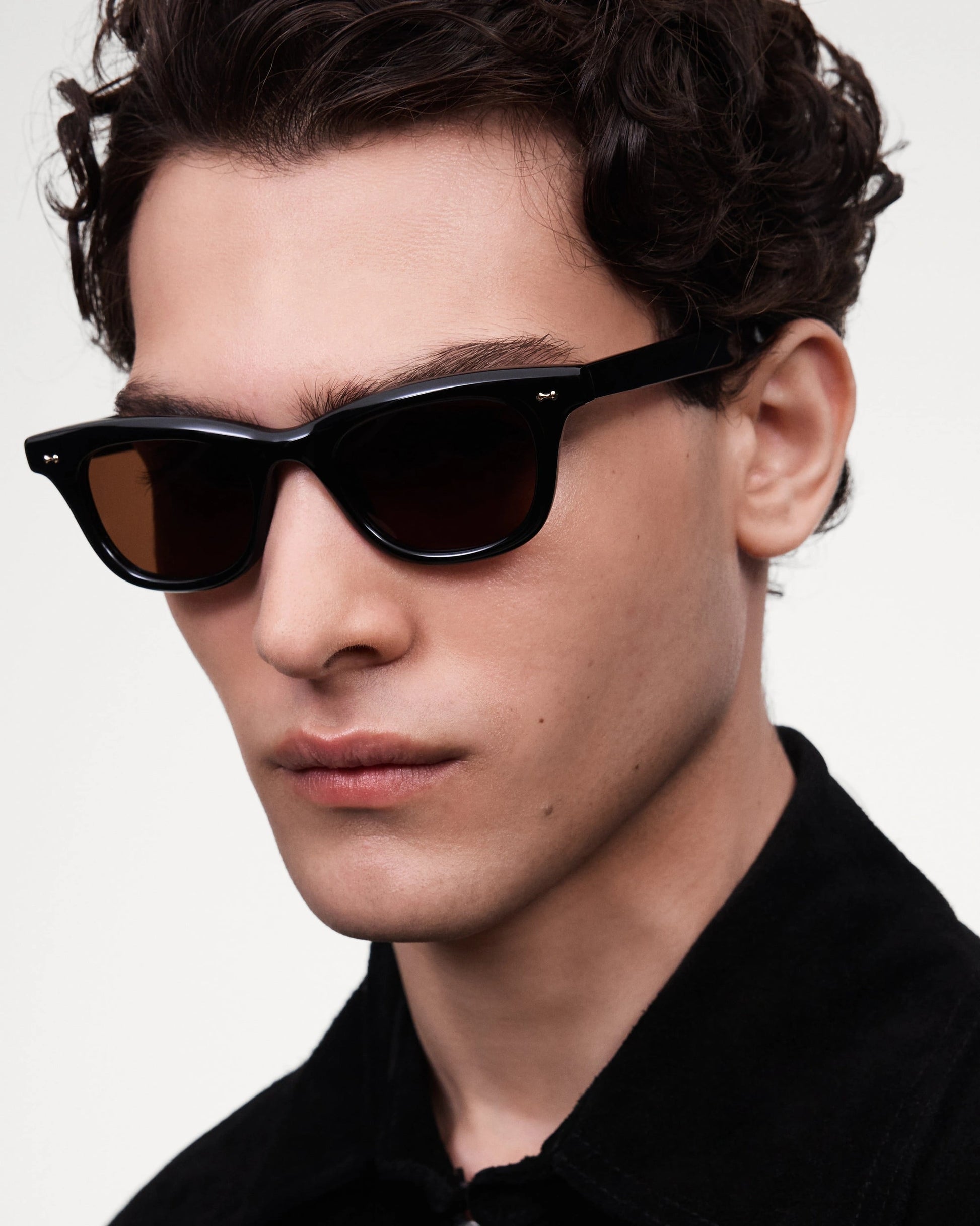 Ease / Black Acetate & Black Lens