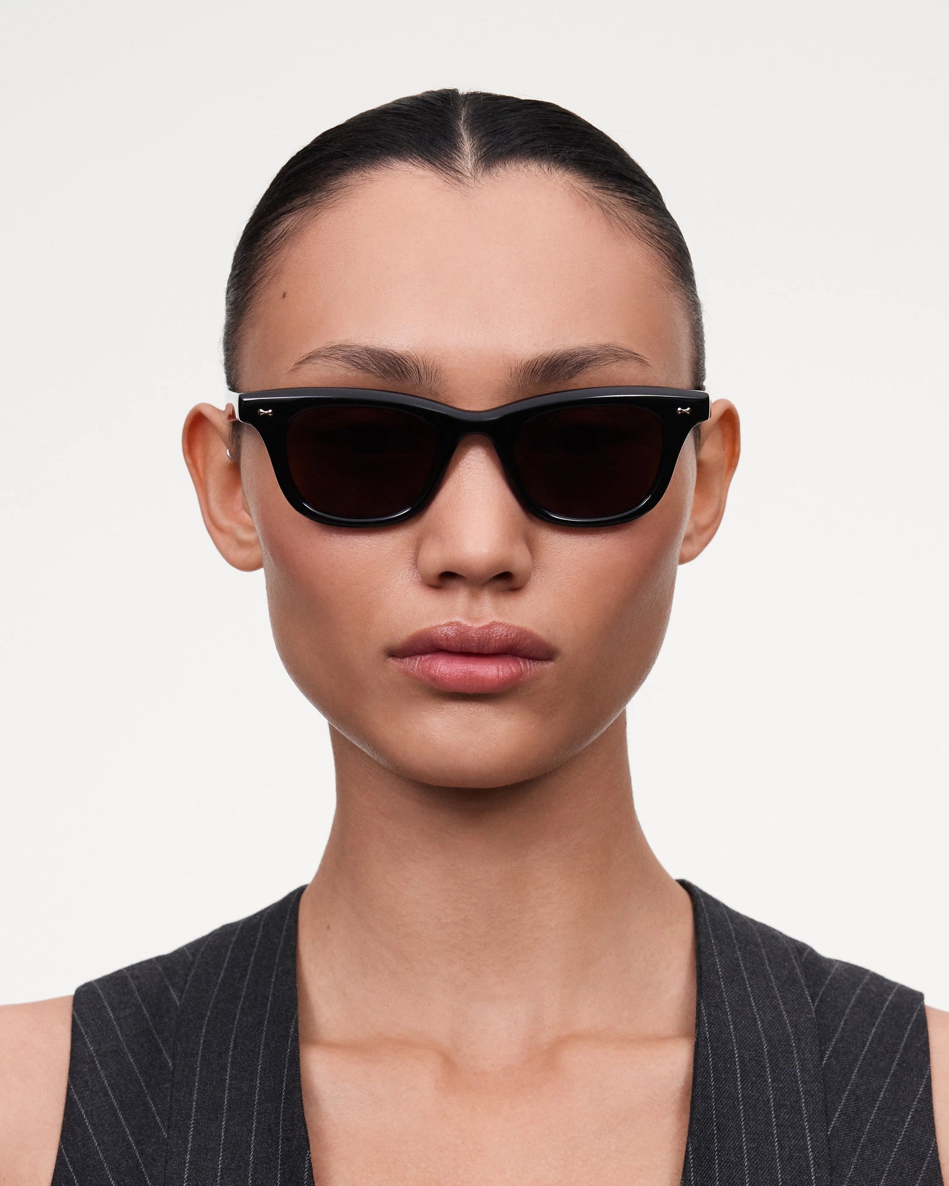 Ease / Black Acetate & Black Lens