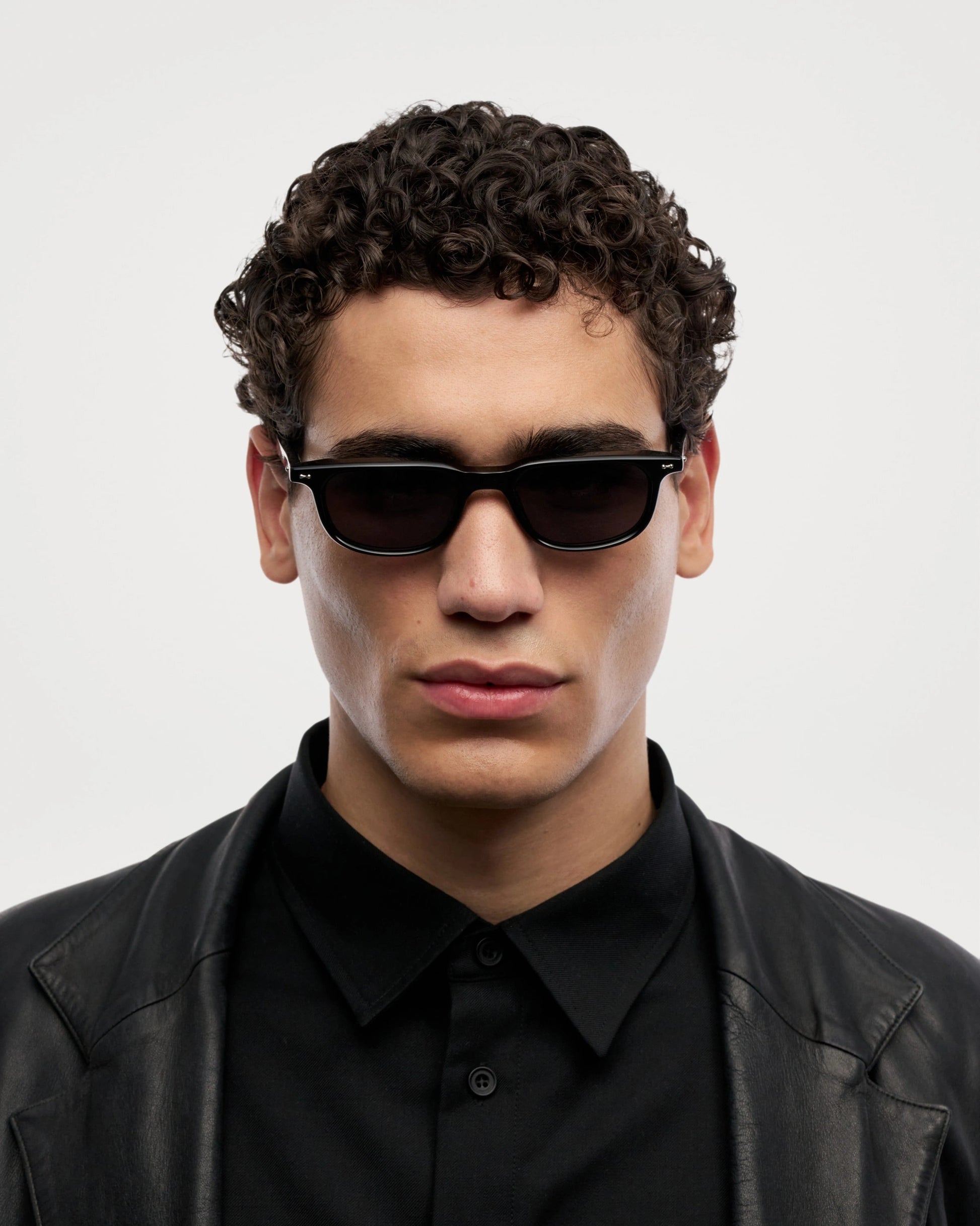 Novis / Coal Black & Black Lens