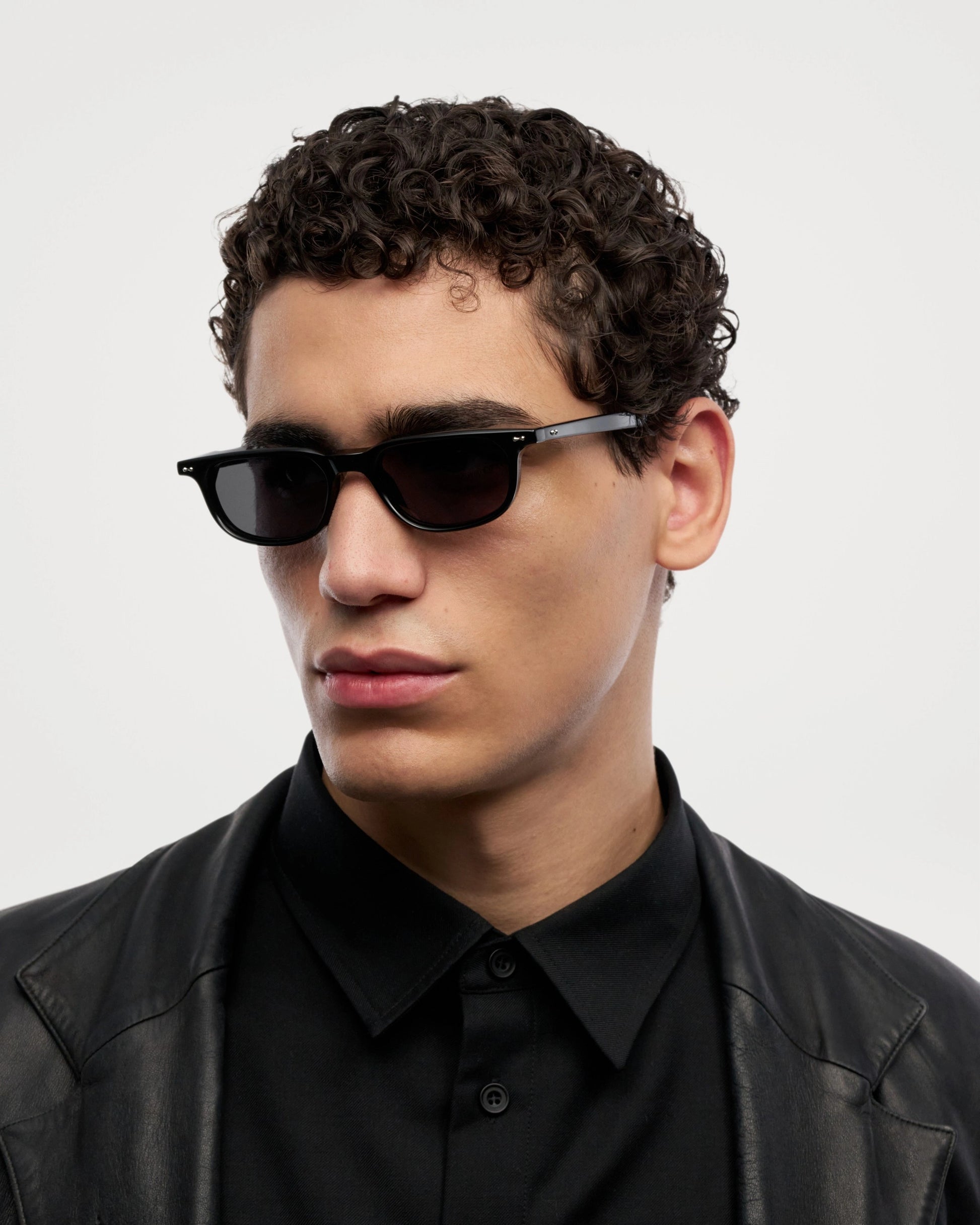 Novis / Coal Black & Black Lens