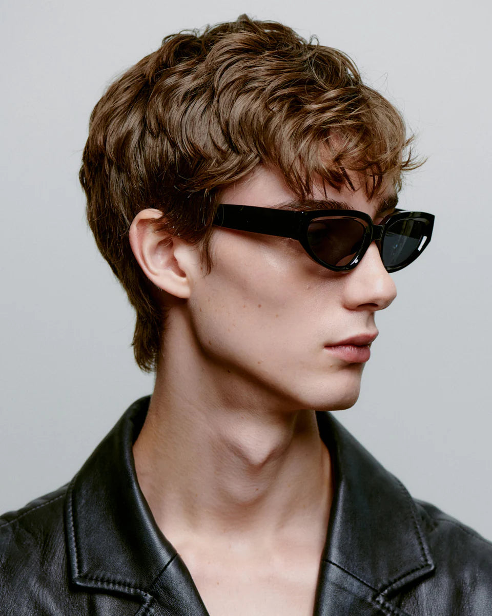 Ella / Black & Black Lens