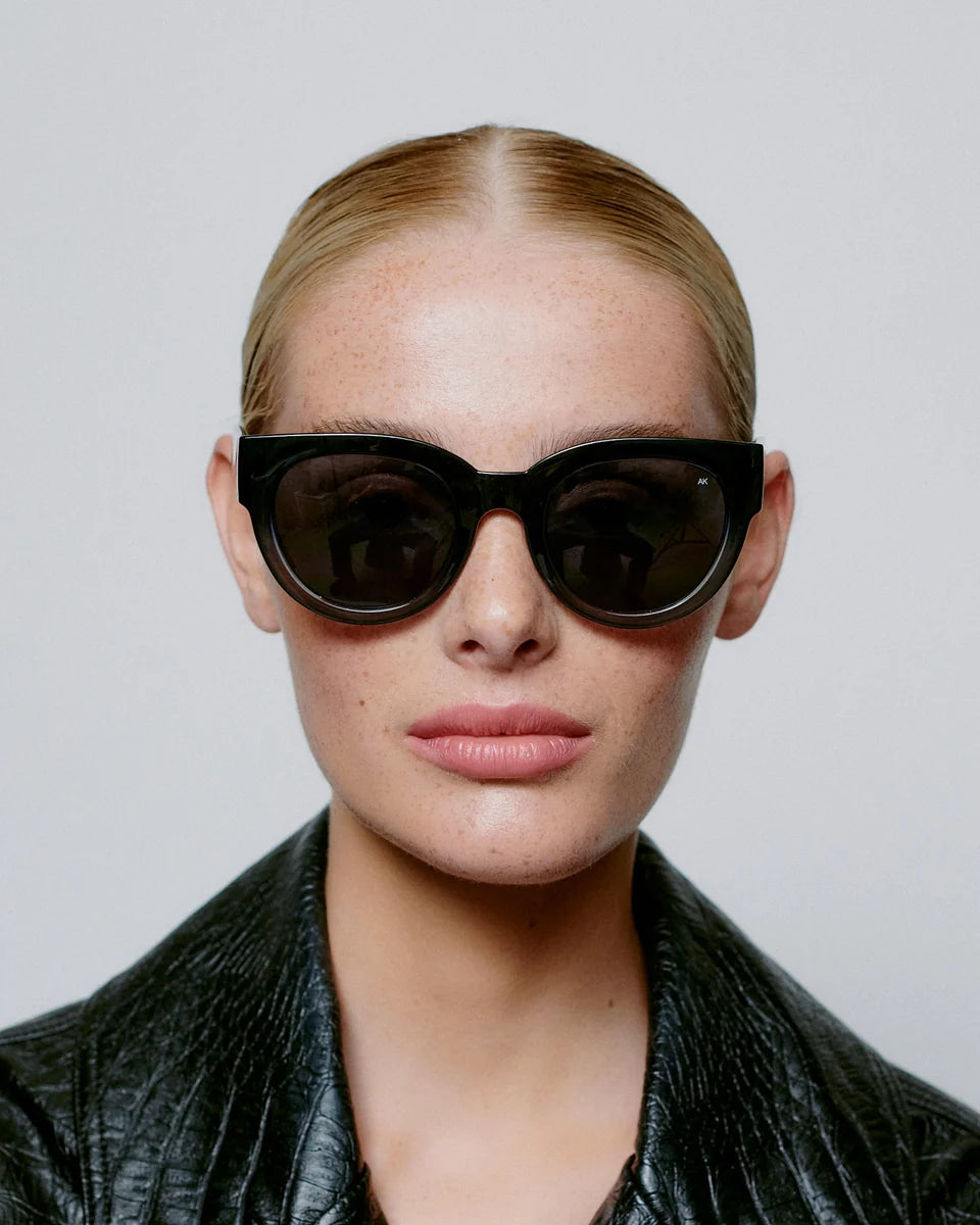 Lilly / Black & Brown Lens