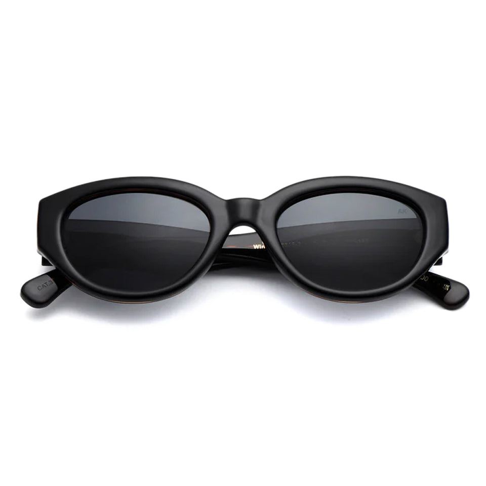 Winnie / Black & Black Lens