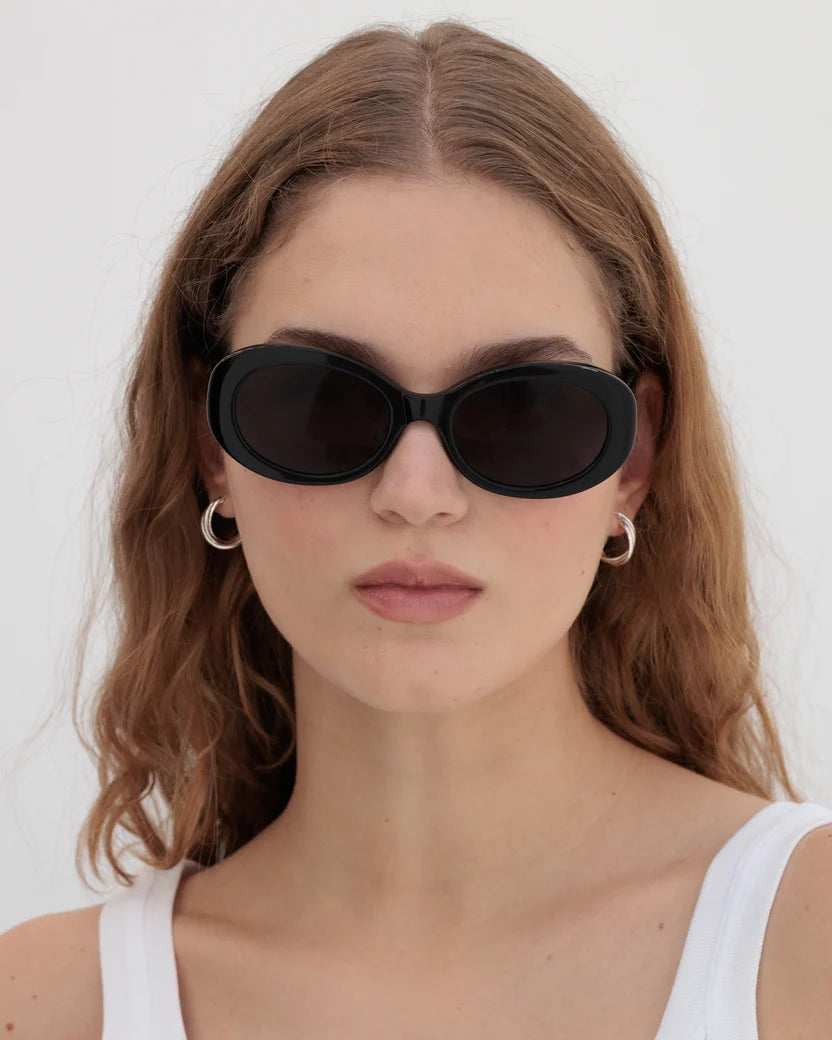 Valentina / Black & Black Lens