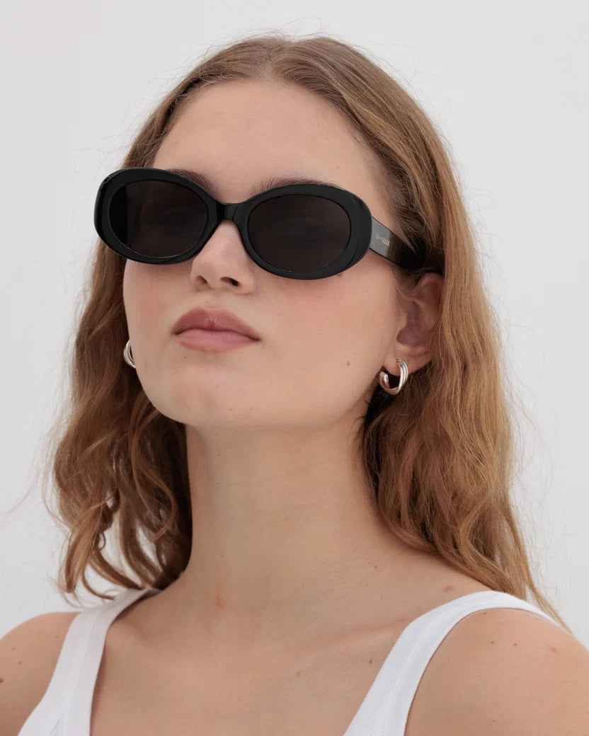 Valentina / Black & Black Lens