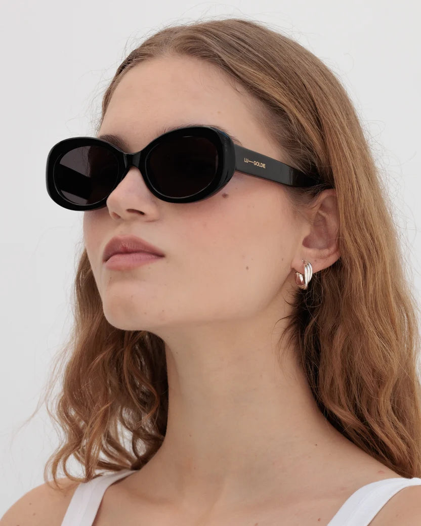 Valentina / Black & Black Lens
