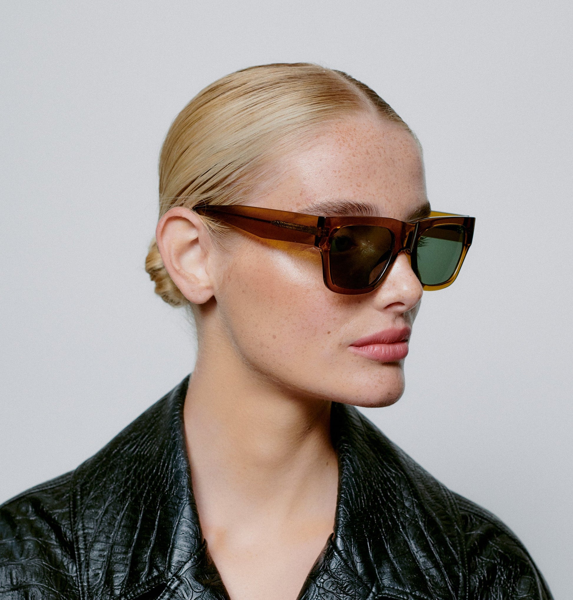 Agnes / Smoke Transparent & Graphite Green Lens - Shade Files