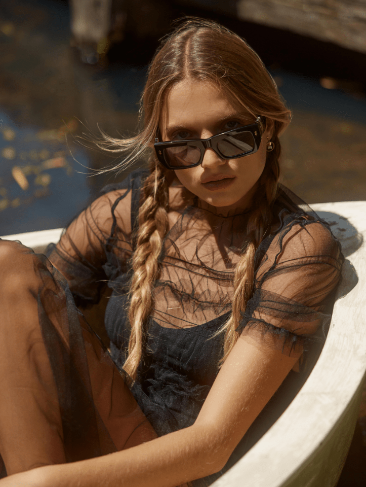 Far & Wide / Black - Shade Files