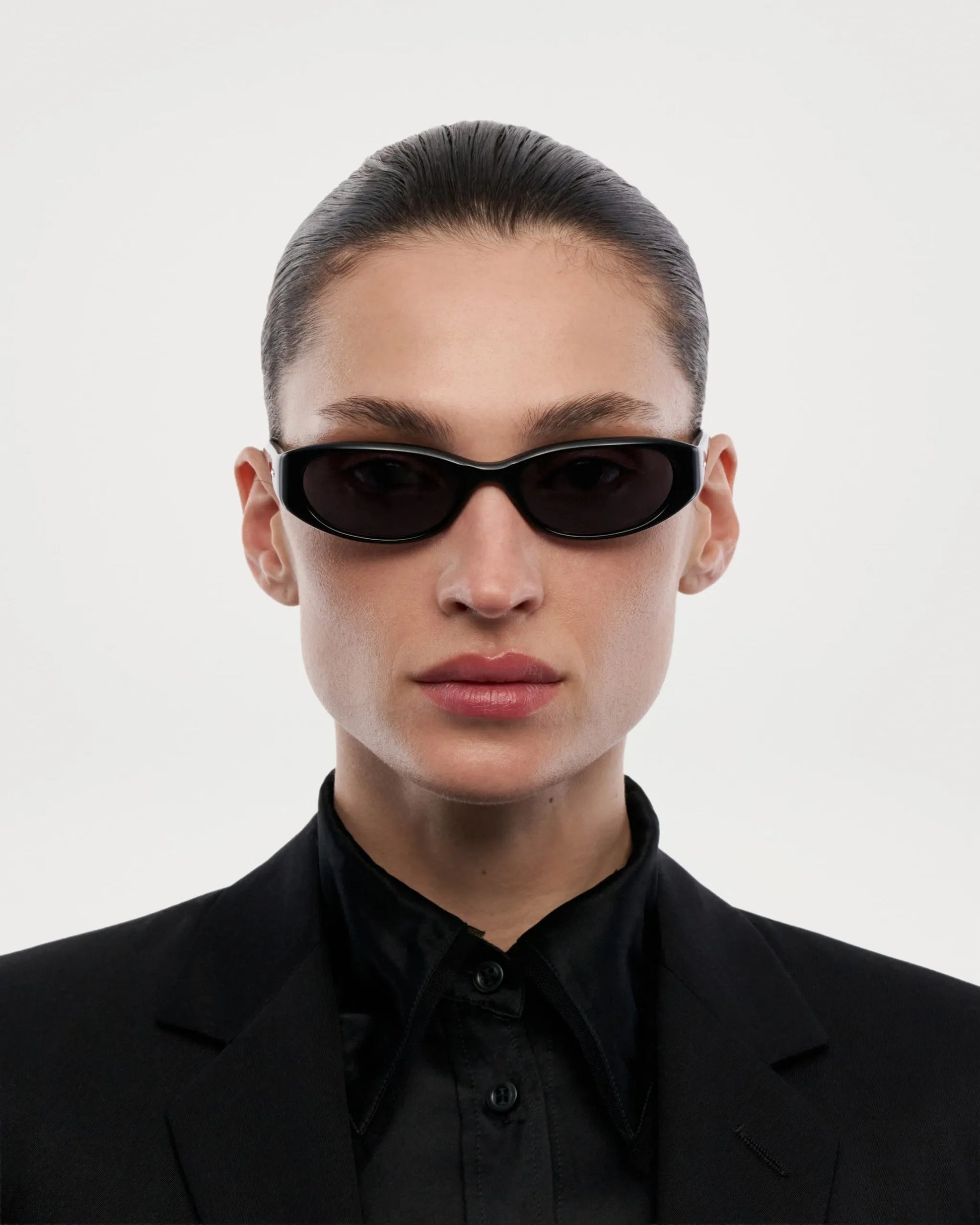 Dele / Black & Black Lens