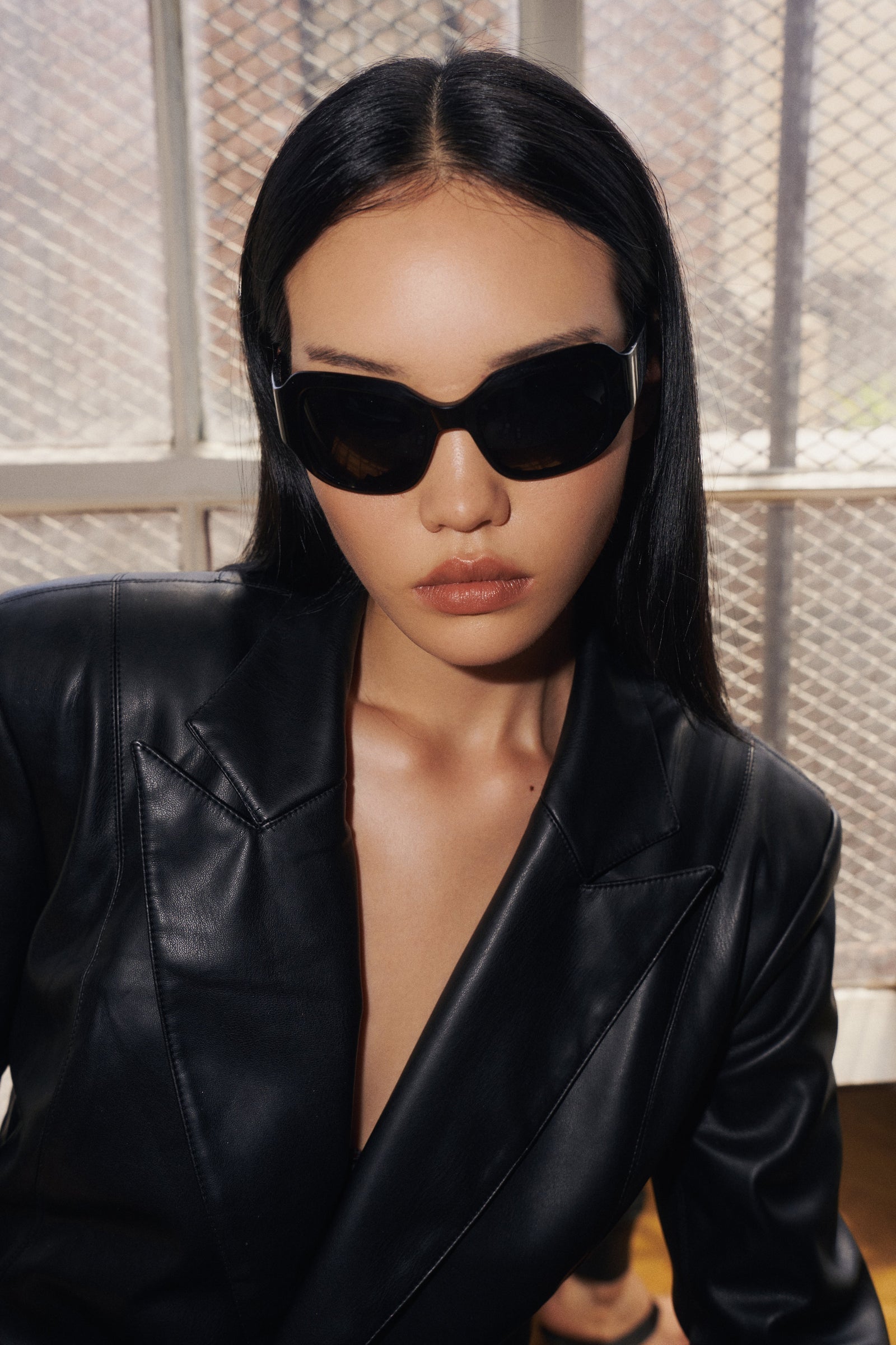 Jen 001 / Black & Black Lens