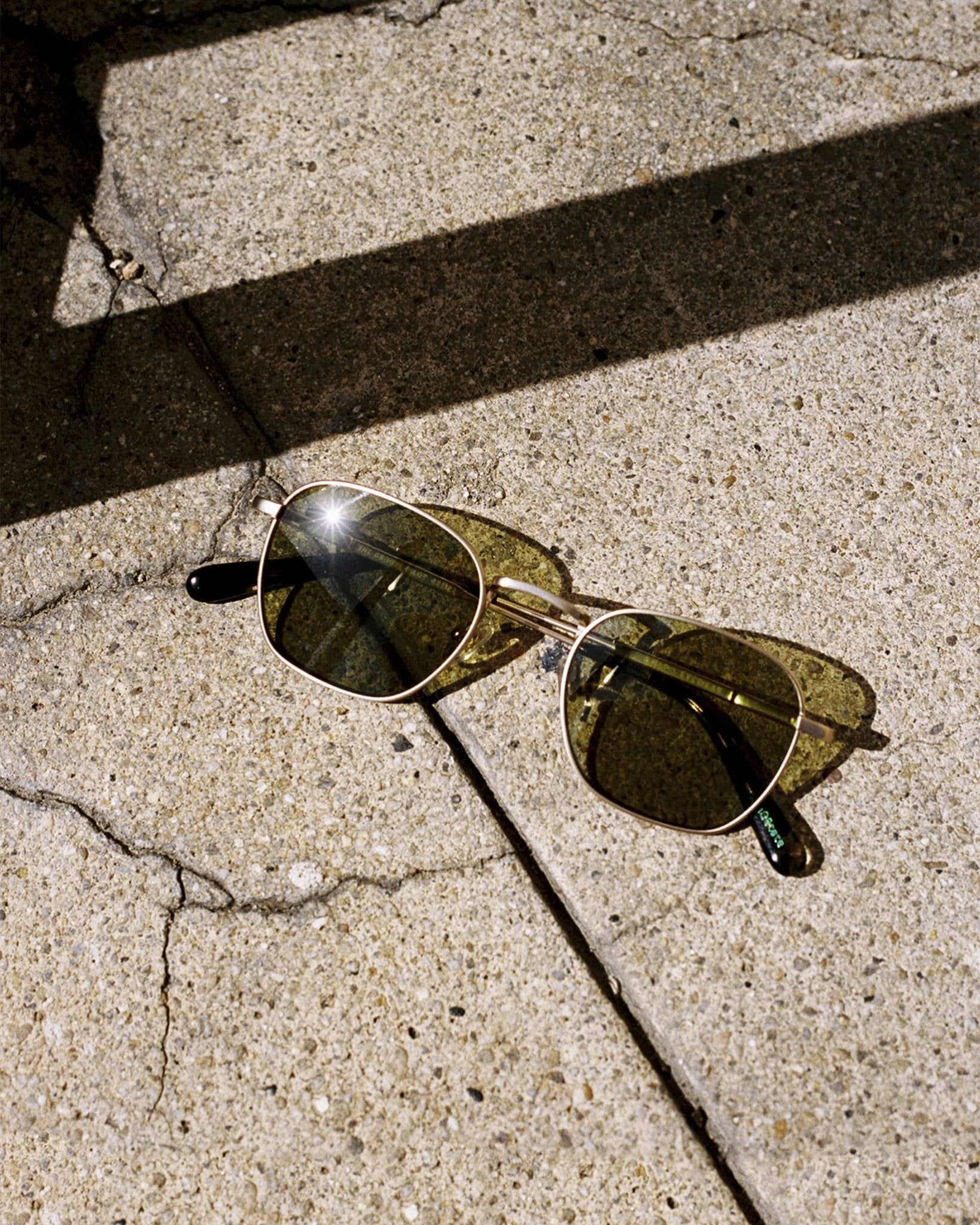 The Groove Pilot / Matte White Gold & Black Tortoise Bio & Moss Lens - Shade Files